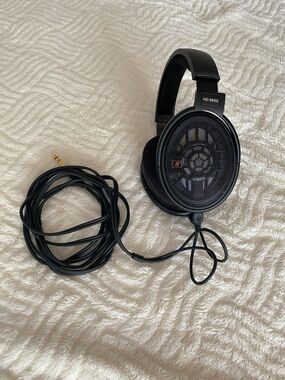 Sennheiser HD 660S Open-Back Headphones in Black